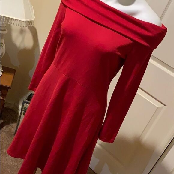 Suzanne Betro fit to flare red off shoulder dress. - Picture 4 of 12